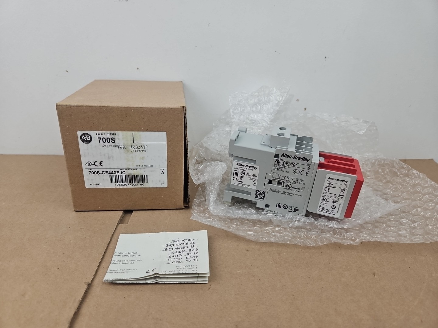 New! 700S-CF440EJC Allen Bradley Safety Control Relay 700-CF310 100S-F