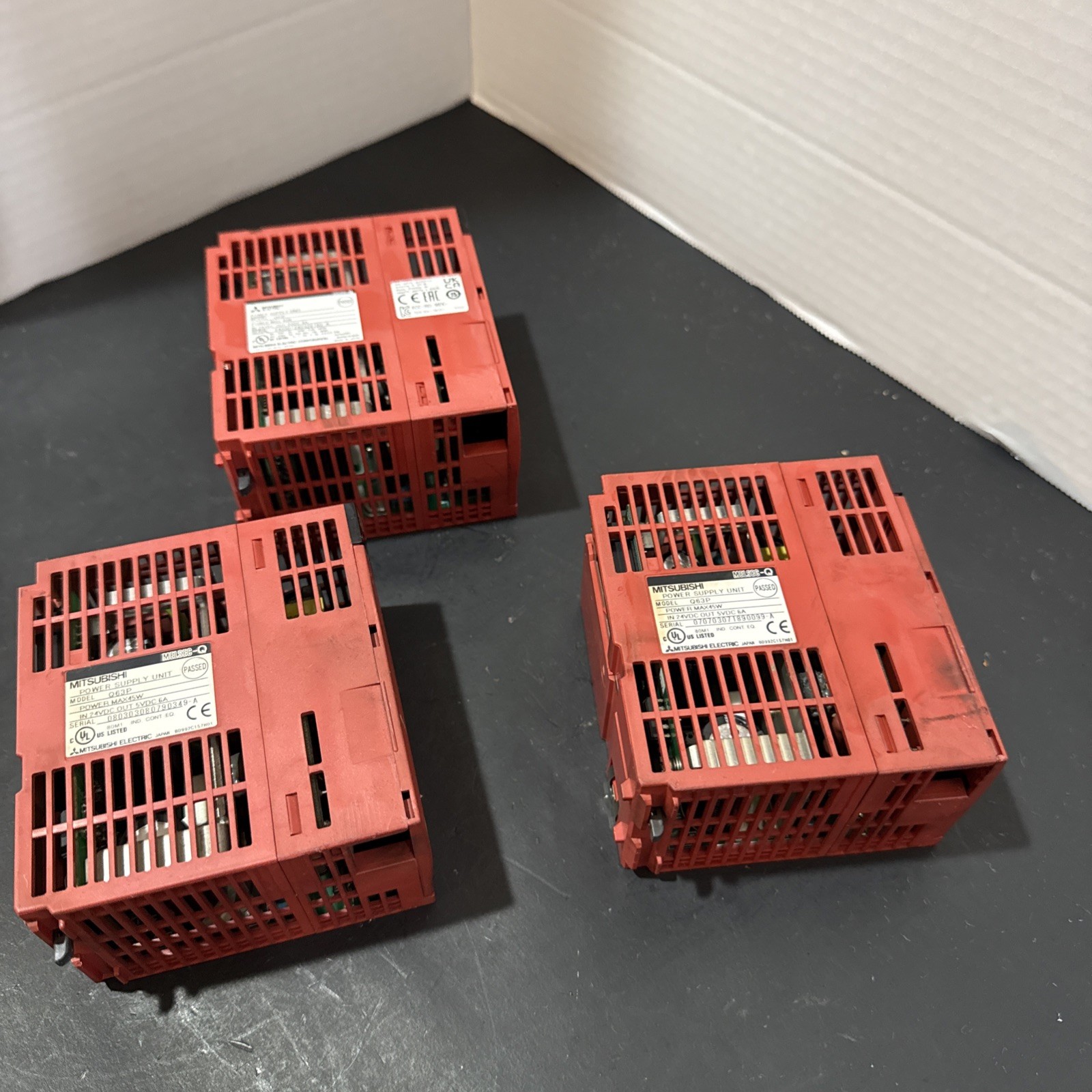 Mitsubishi Q63P Power Supply Unit 3 Count Used