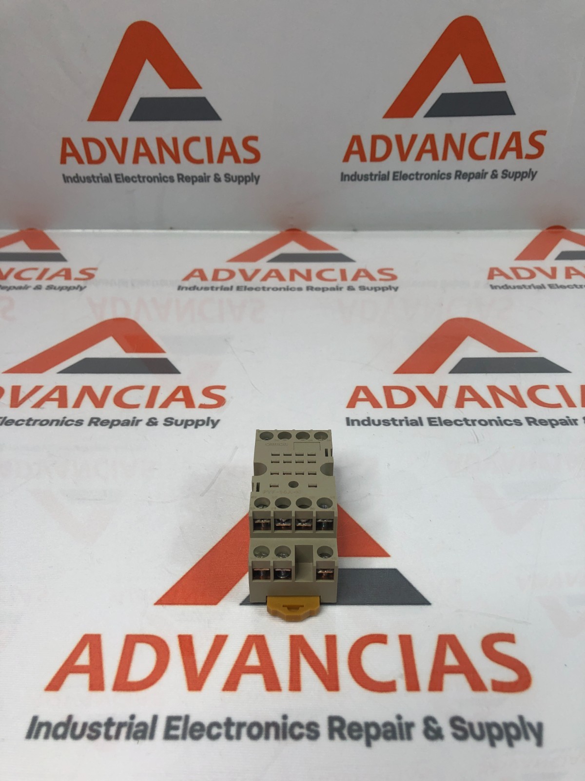 OMRON PYF 14 Pin 250V ac DIN Rail Relay Socket, PYF-14A-N, Used.
