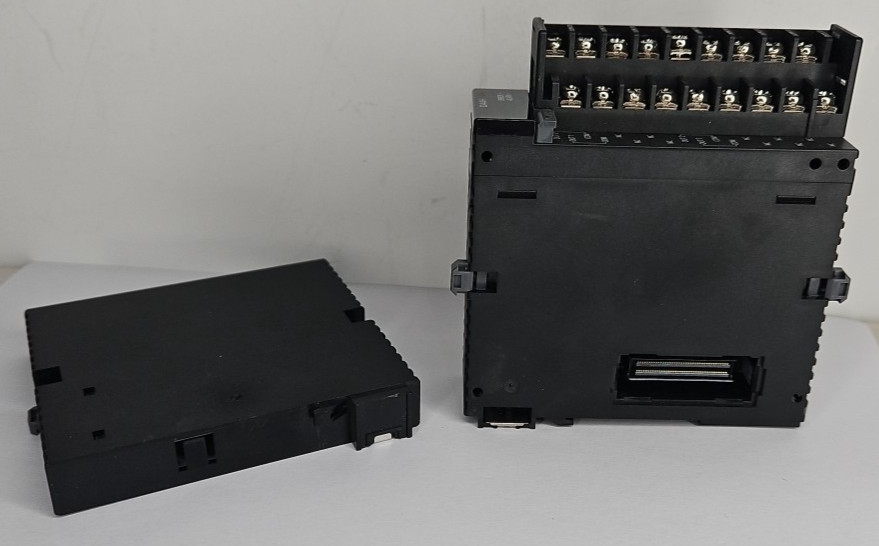 Panasonic AFP7DA4H AFP7END FP7 Analog Output and End Unit Motion Control Module