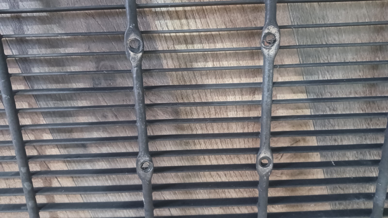 LENNOX grill / fan guard / exhaust from unit model # XC17-036-230-02 (29.5×28.5)