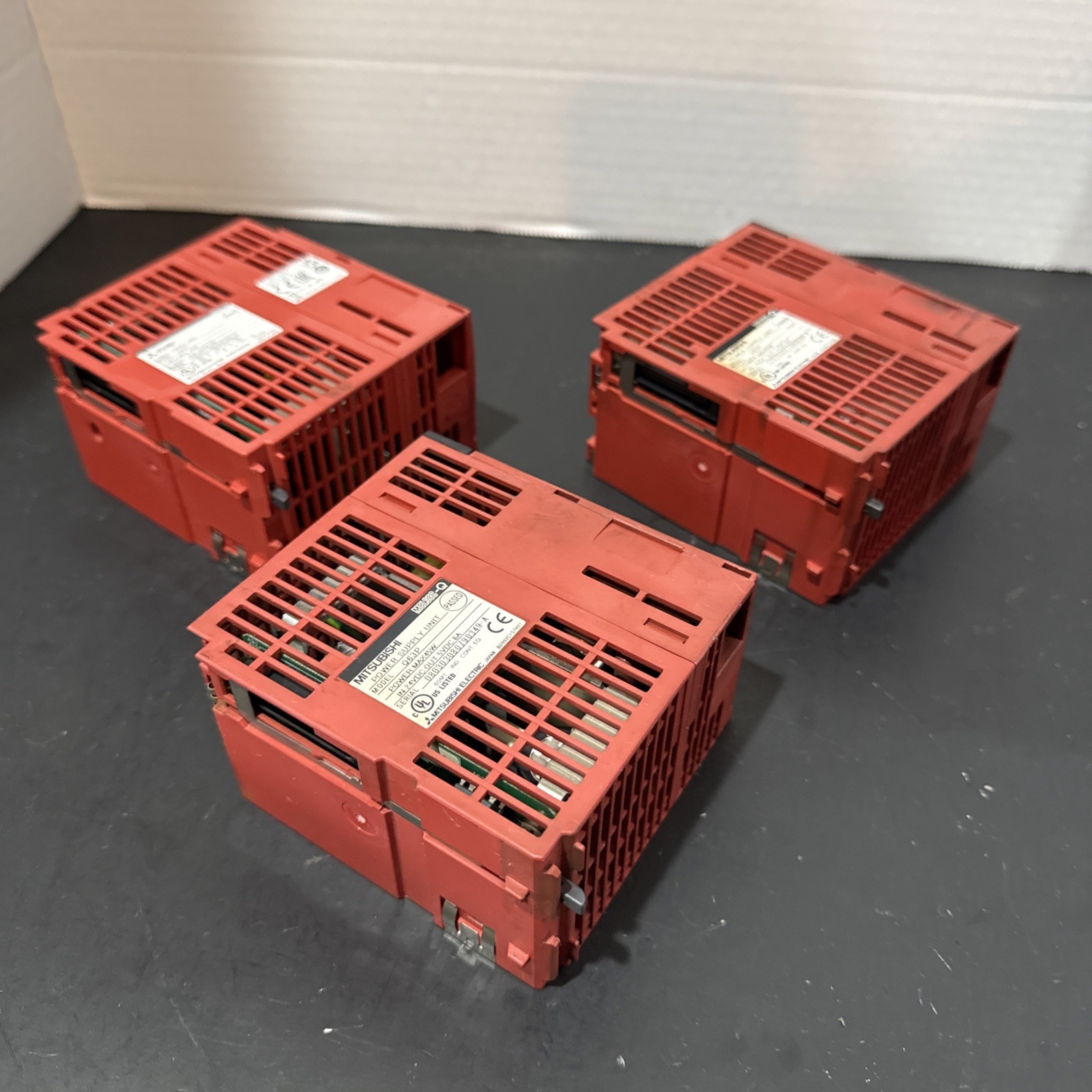 Mitsubishi Q63P Power Supply Unit 3 Count Used