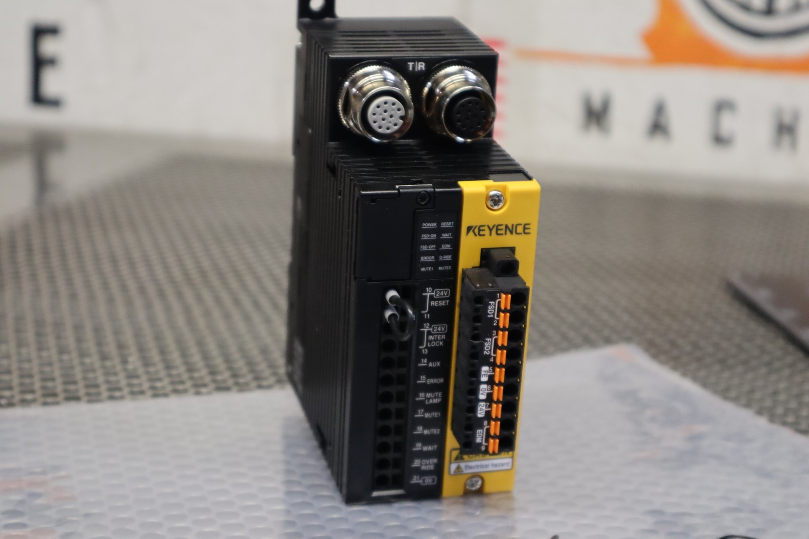 Keyence GL-T11R Safety Relay Terminal Module DC24V 100mA Used With Warranty