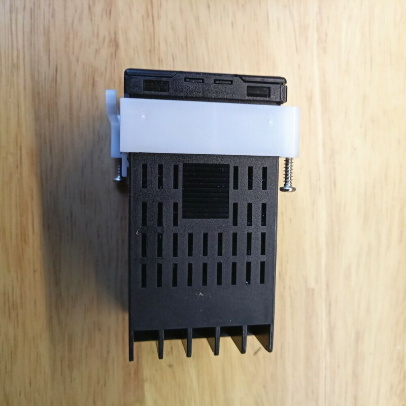 NEW OMRON Digital Temperature Controller E5CN-R2MT-500 100-240V