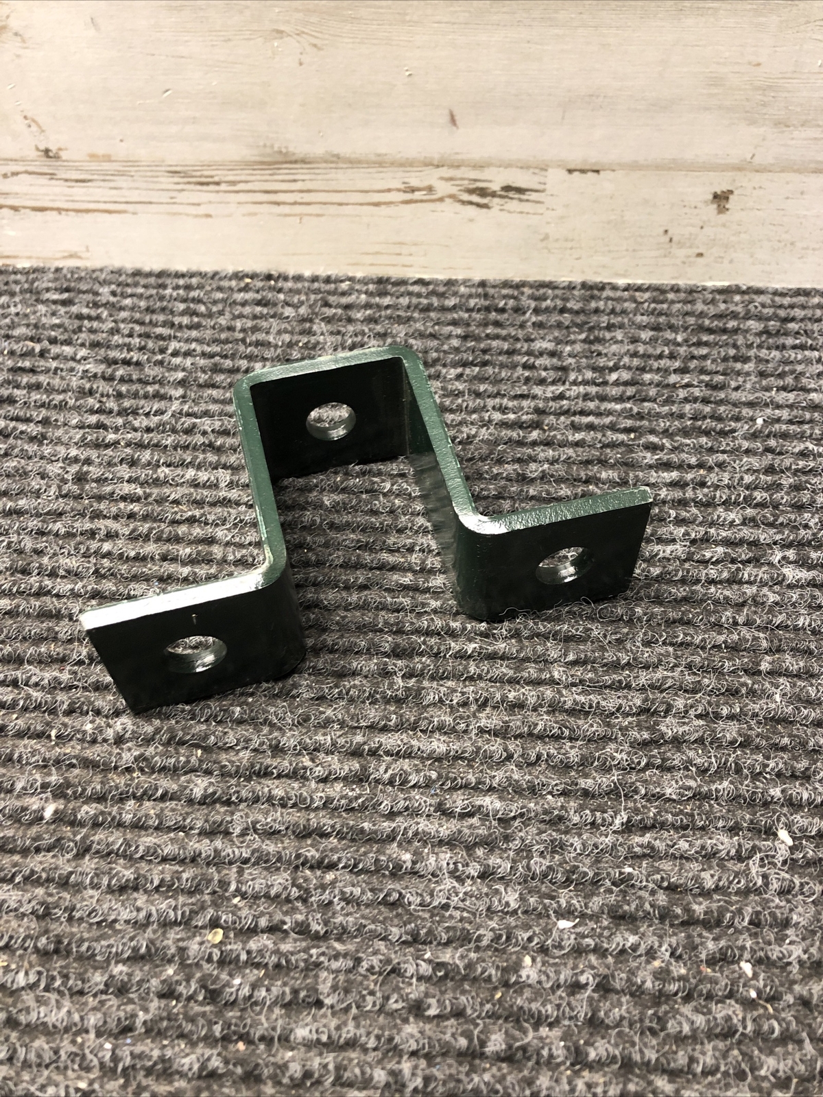 (1) B-LINE B116-32A THREE HOLE U-SUPPORT BRACKET STEEL, GREEN, 16266A