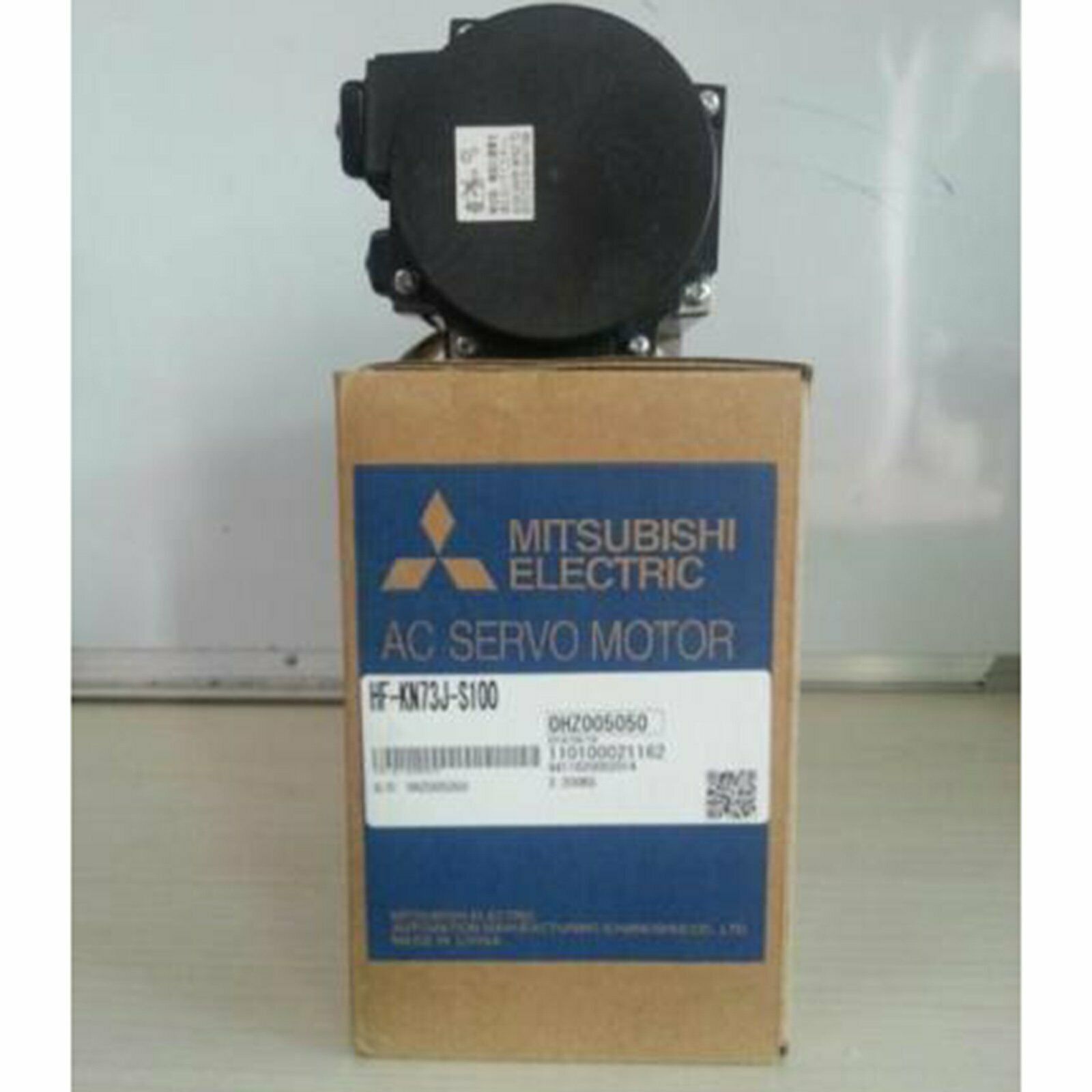 NEW MITSUBISHI IN BOX HF-KN73J-S100 Servo Motor One year warranty