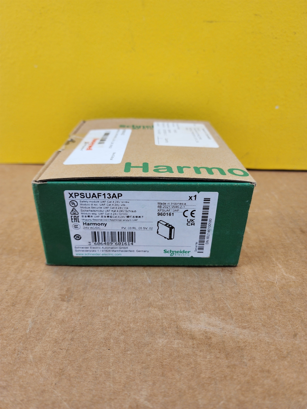 NEW FACTORY SEALED Schneider Electric Harmony XPSUAF13AP safety module 24V