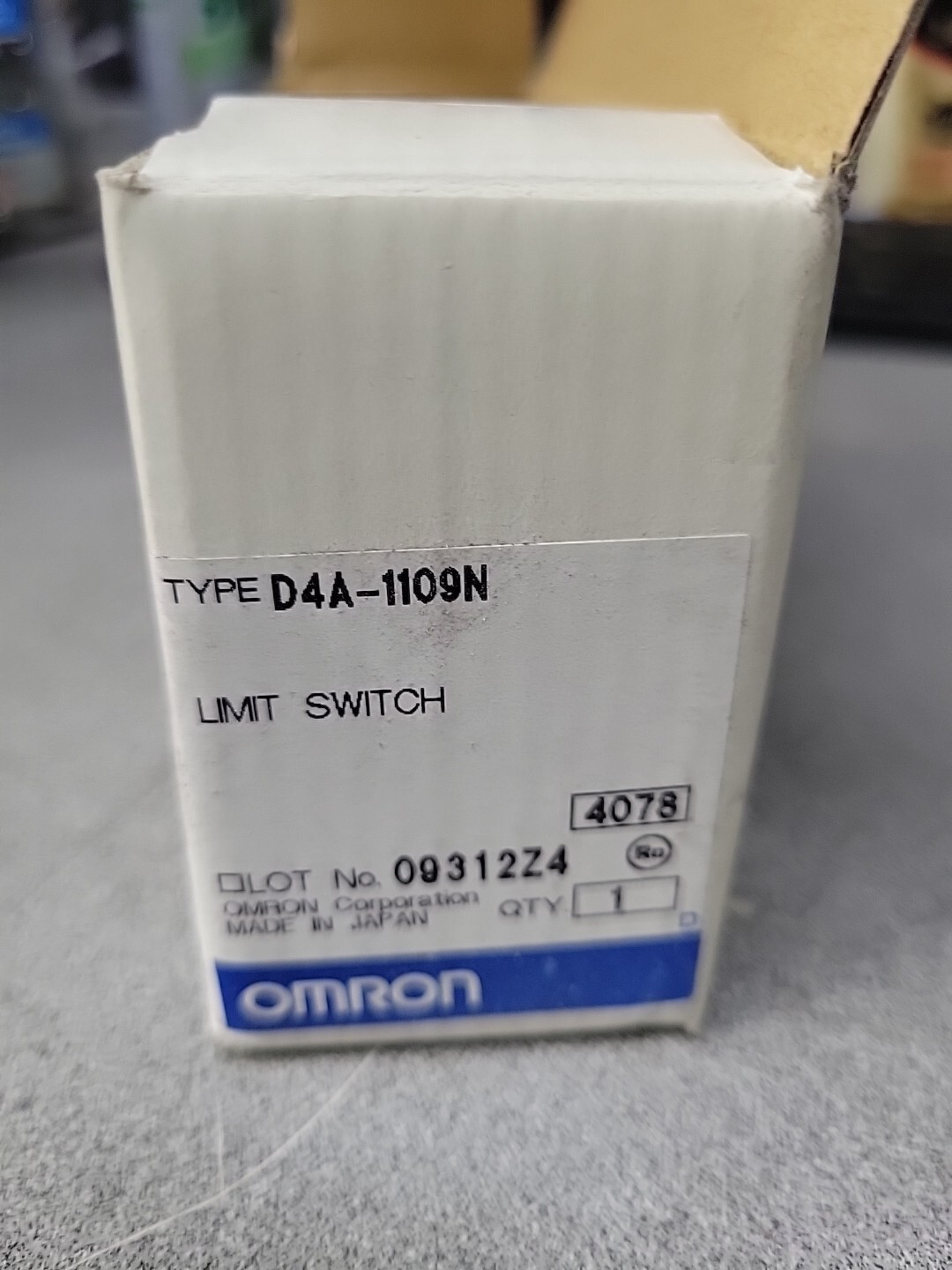 Omron D4A-1109N Heavy Duty Limit Switch, Plunger, Spdt, 10A @ 600V Ac