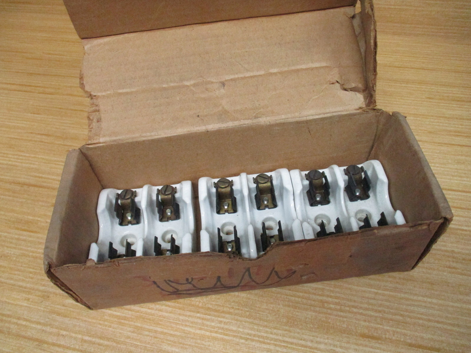 Bryant 1917 Porcelain Fuse Holder (Pack of 3)