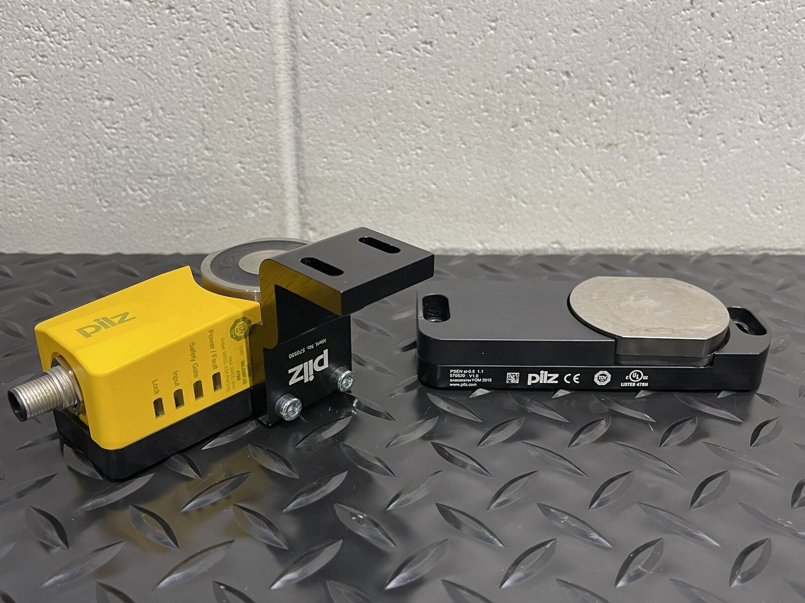 PILZ PSEN SL-0.5P 1.1 ELECTROMECHANICAL SAFETY LOCKING DEVICE 24V.DC
