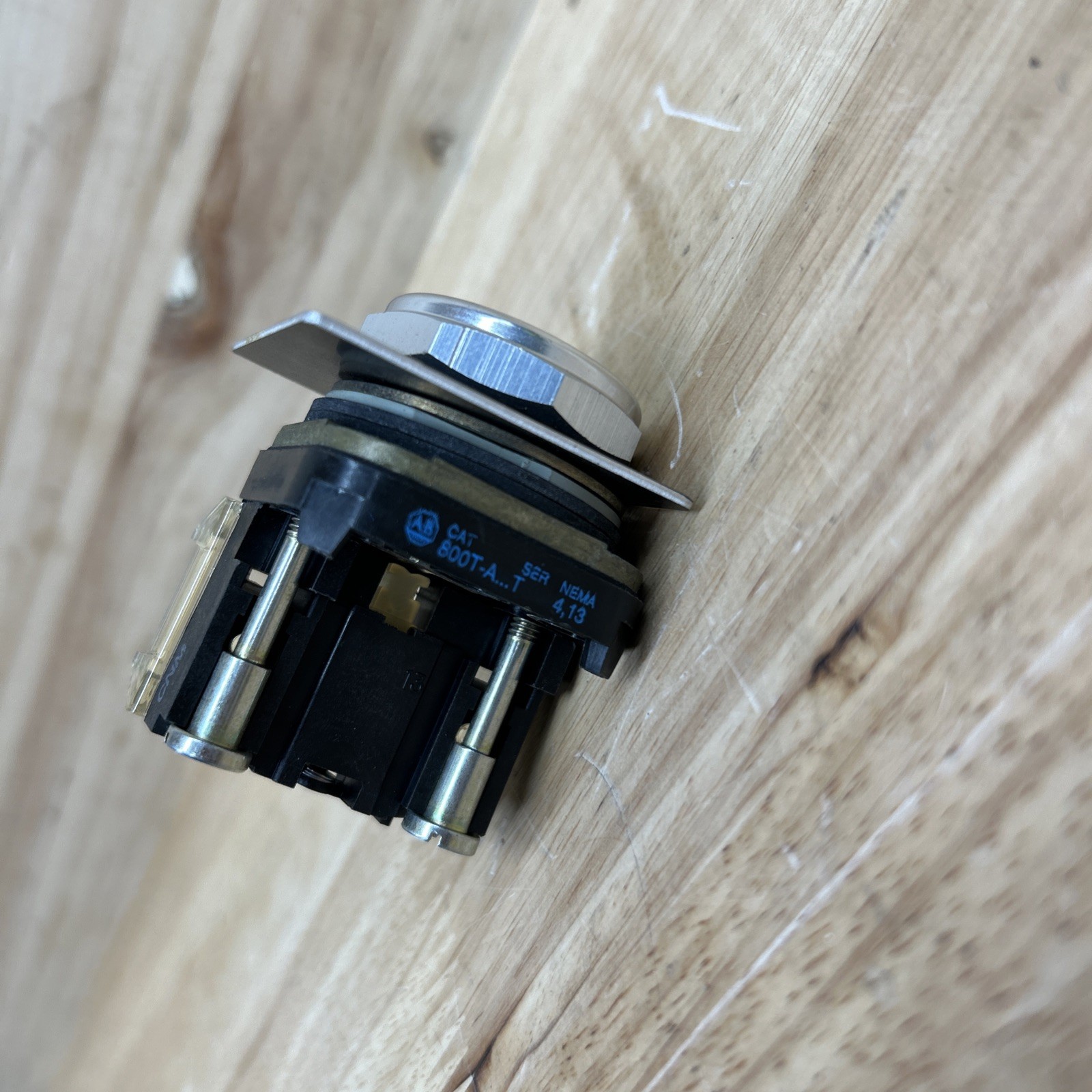 ALLEN BRADLEY 800T-A1D1 SERIES T BUTTON – E25