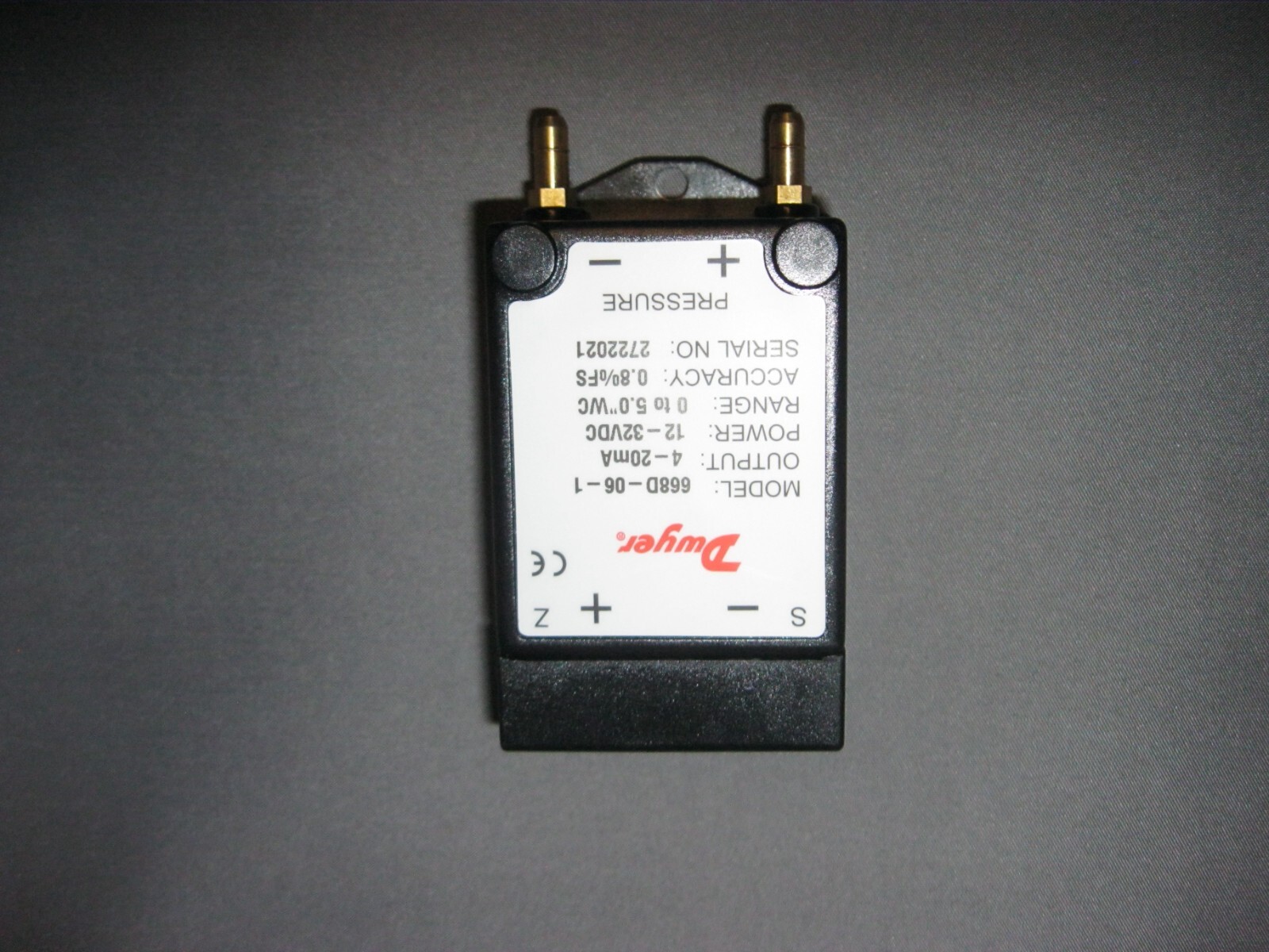 DWYER 668D-06-1 COMPACT DIFFERENTIAL PRESSURE TRANSMITTER 668D 12-32VDC 4-20MA
