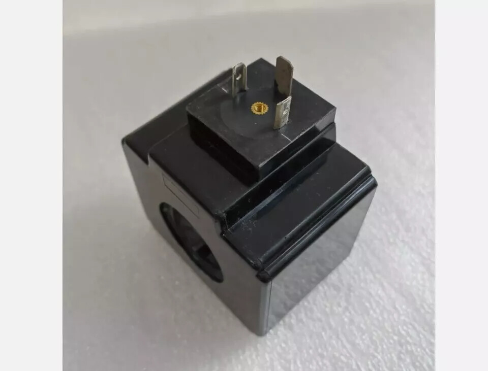 1pcs New Vickers Solenoid Valve Coil 617499 115 VAC 60HZ