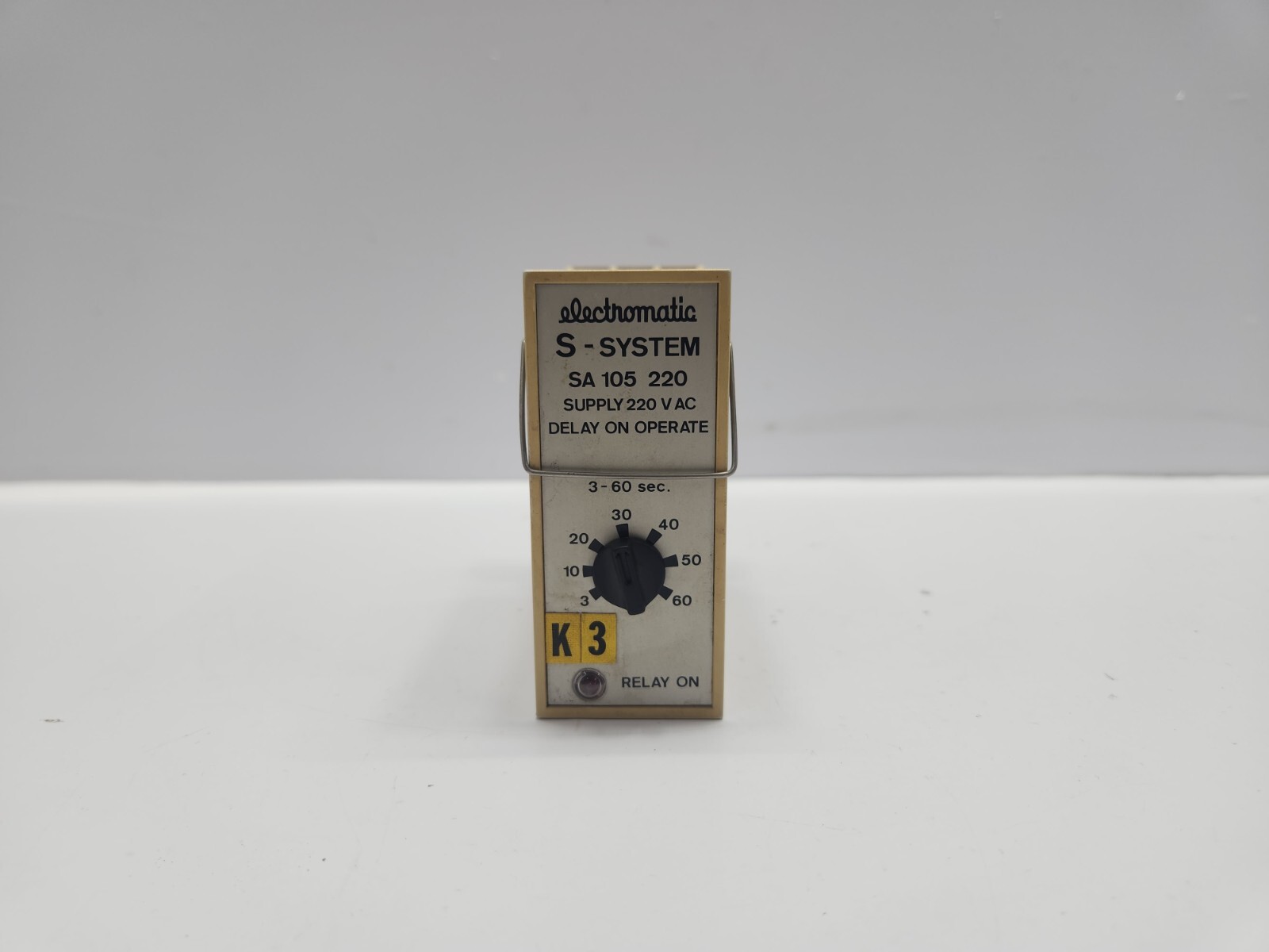 ELECTROMATIC SA 105 220 DELAY ON OPERATE TIMER WITH S411 RELAY SOCKET BASE
