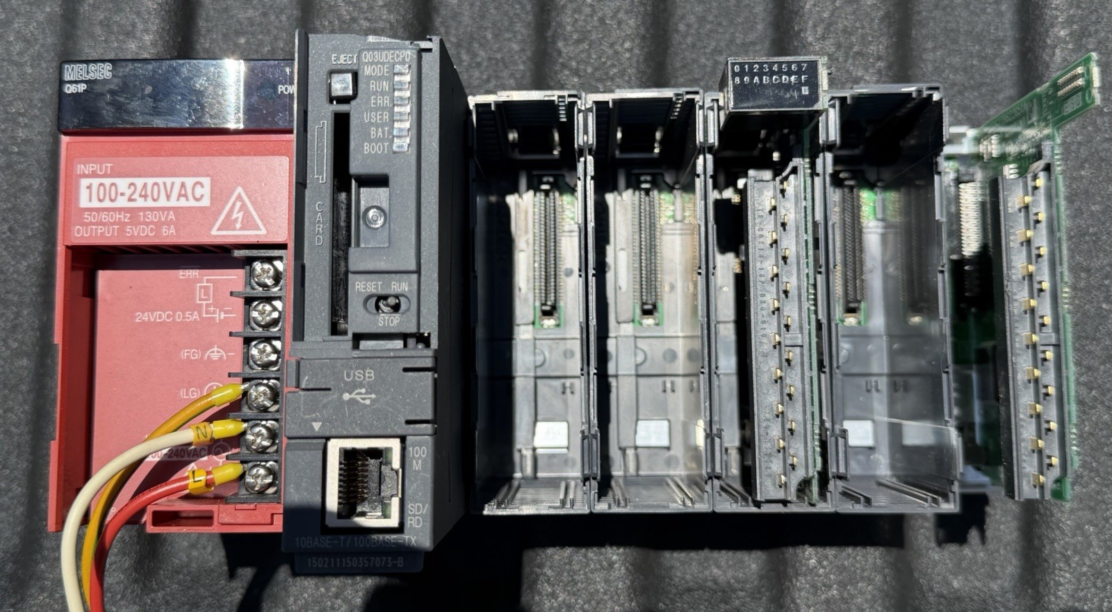 MITSUBISHI PLC RACK Q03UDVCPU, CPU QJ71GF11-T2, Q35DB iQ base W/ POWER SUPPLY