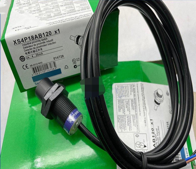 1pcs New XS4P18AB120 Proximity Switch Sensor XS4P18AB120