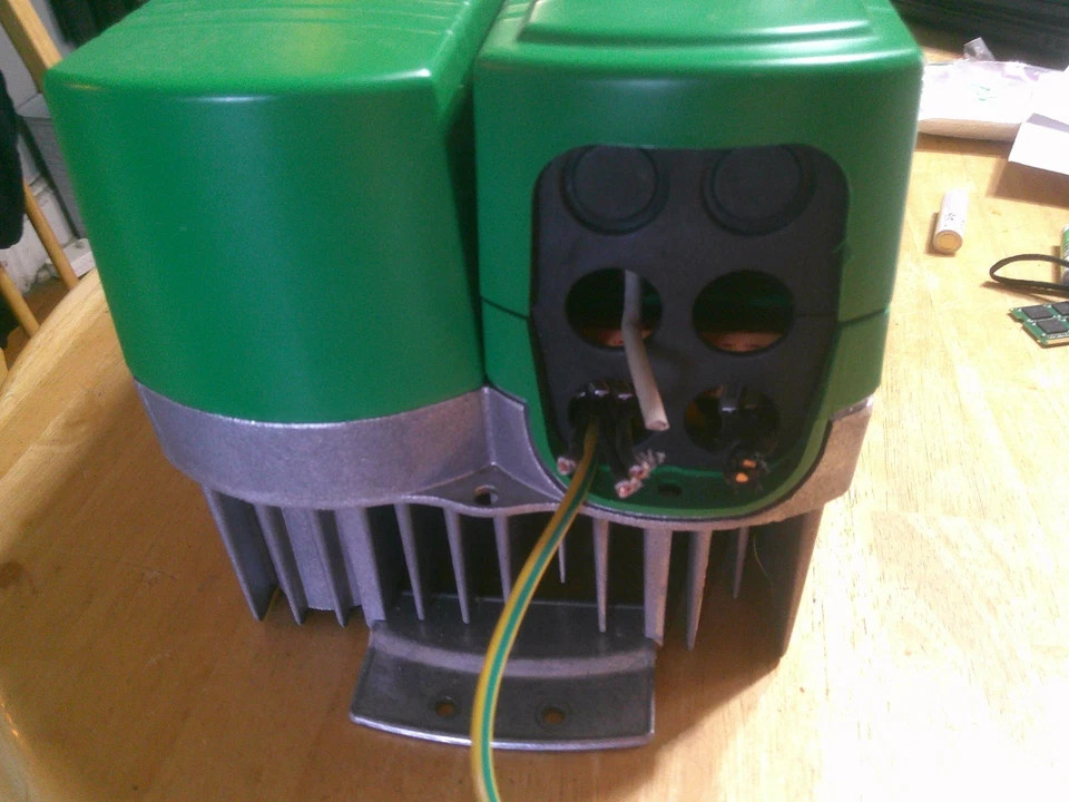 USED Control Technique UNI2402 UNIDRIVE AC Drive 7.5kW 380/480VAC