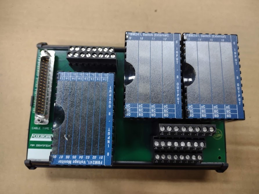 Foxboro 1998 P0916RN-0B Communication Switch P0916QE-0C with 3 FBM241 Modules