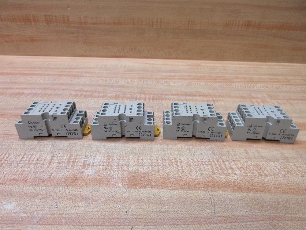Omron PYF14A-N Relay Socket PYF14AN (Pack of 4)