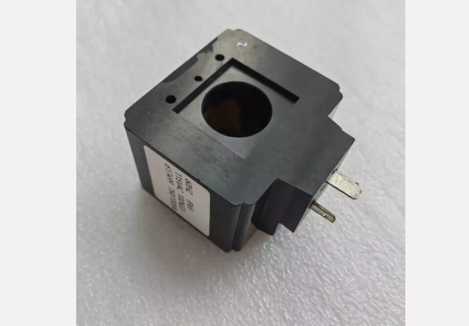1pcs New Vickers Solenoid Valve Coil 617499 115 VAC 60HZ