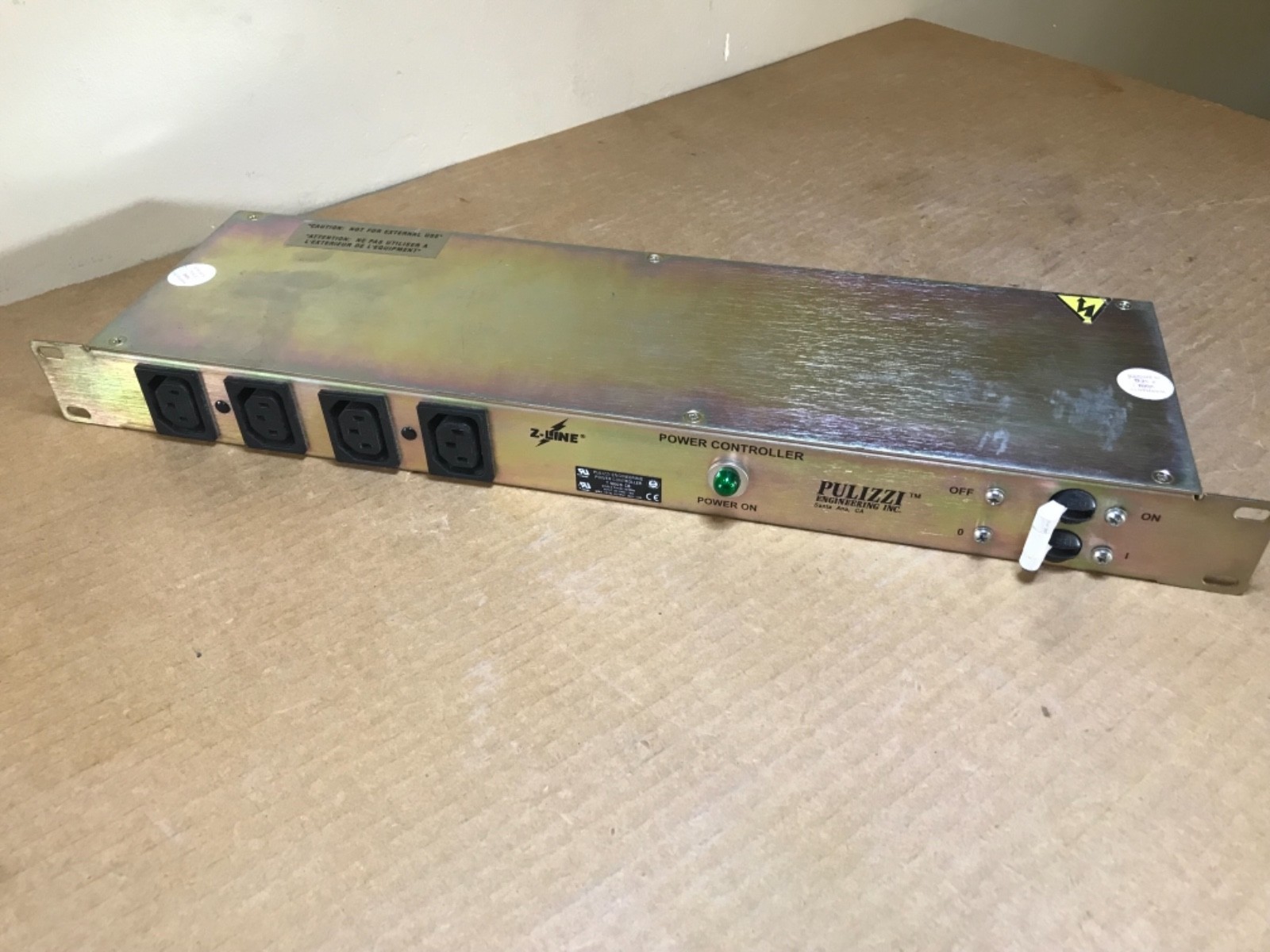 Pulizzi Engineering Z-Line Power Controller T-9092B-CB 240V, 16A E2528 Rev. A