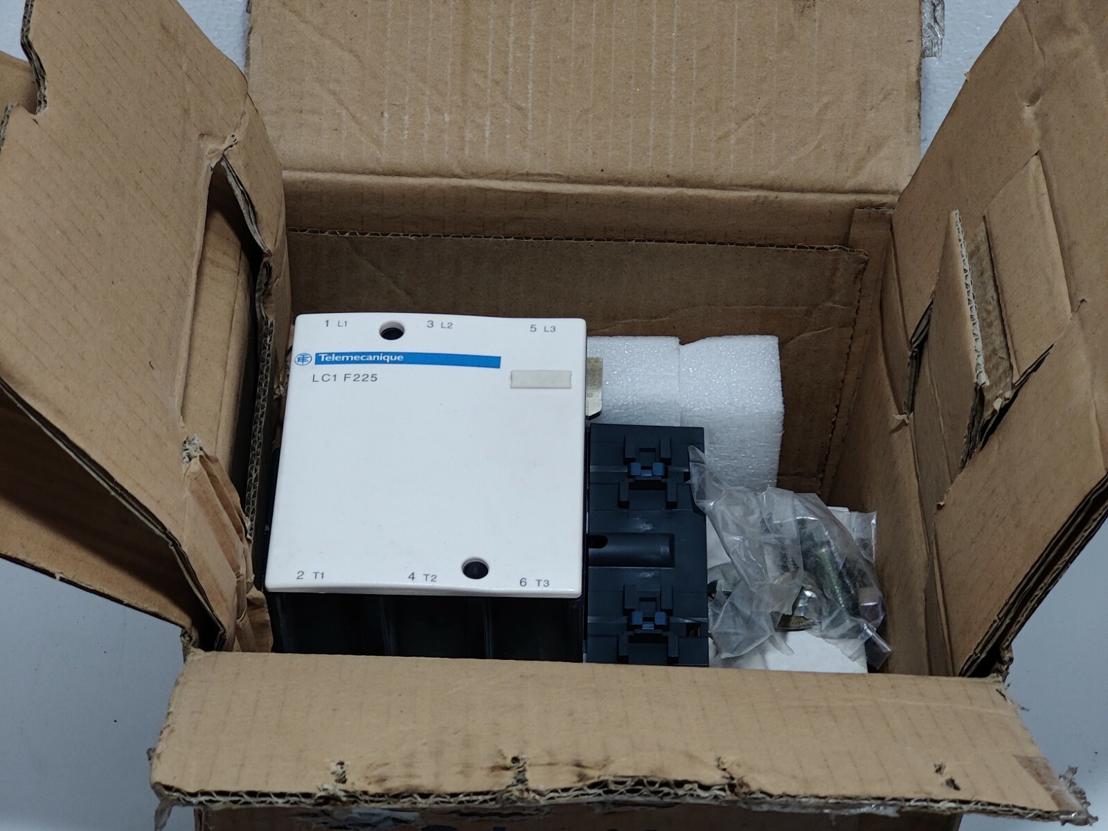 Telemecanique LC1 F225 Contactor Schneider Electric LC1F225AC 115/120 95v 50hz