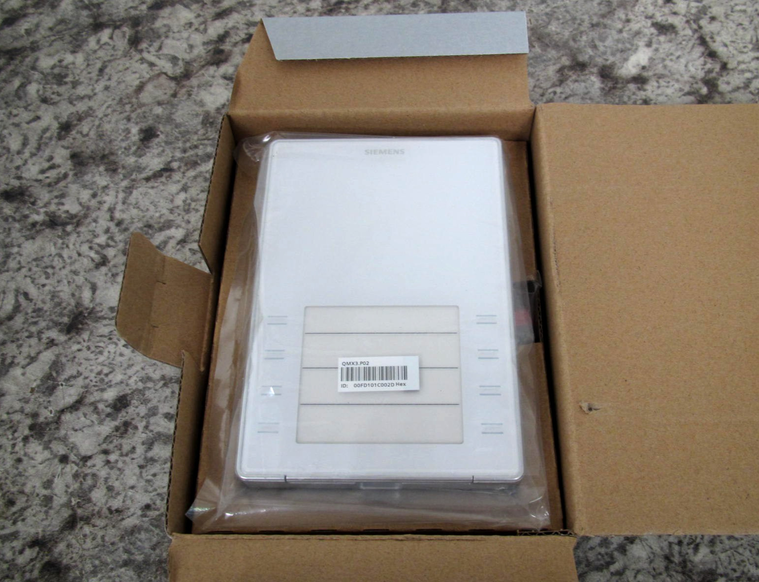 New Siemens QMX3.P02 / S55624-H107 Room Operator Unit / Temperature Sensor