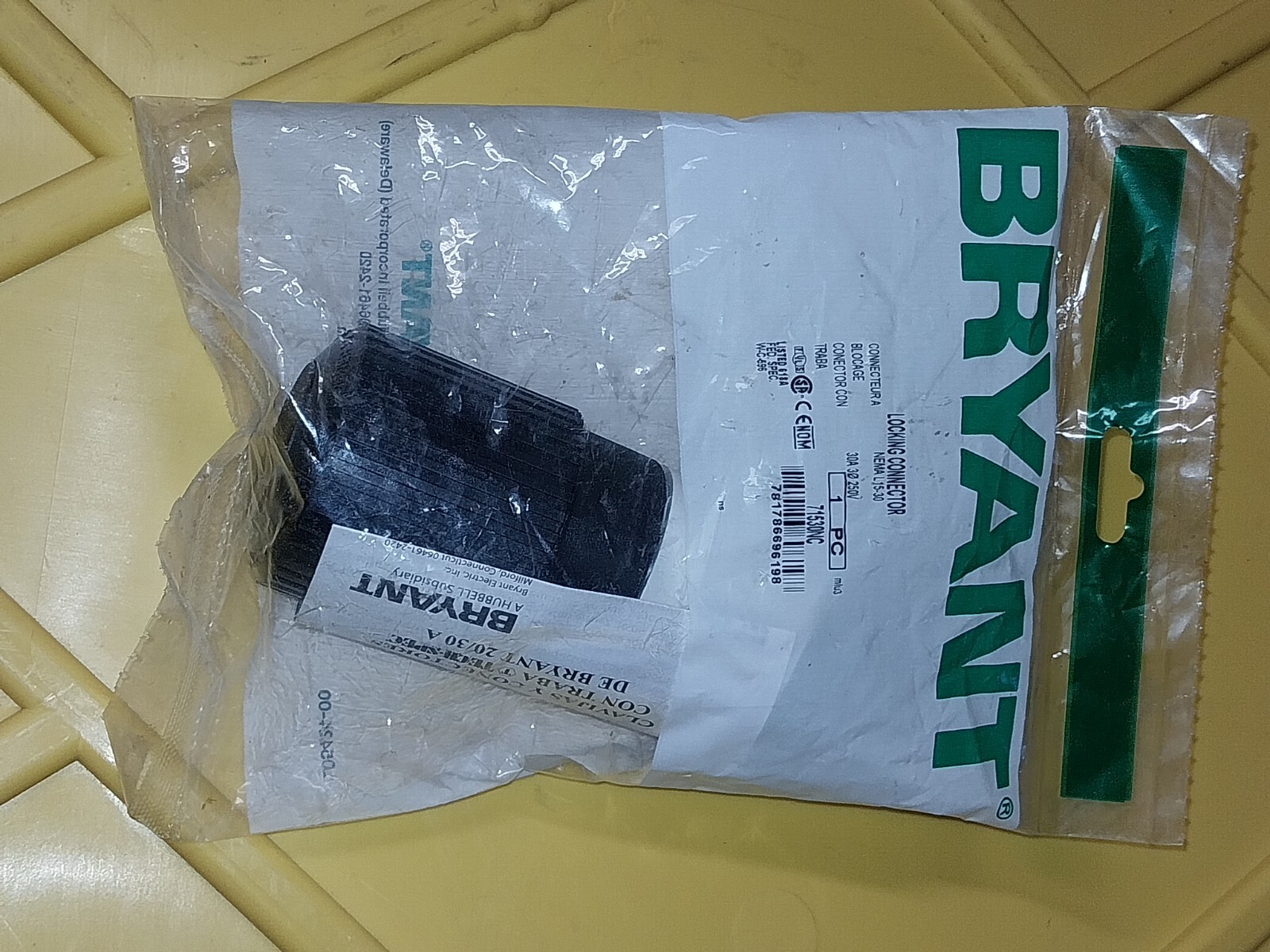 Hubbell Bryant 71530NC Locking Connector Black/White 250Vac 30A L15-30