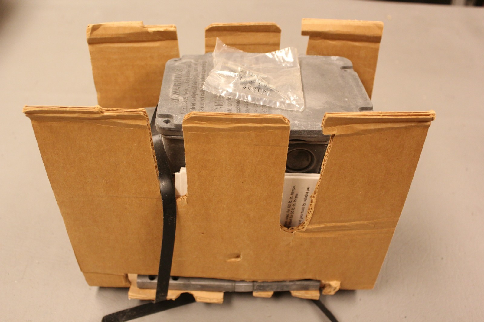 HONEYWELL SPRING RETURN FOOT MOUNTED ACTUATOR M9182D1023 24V