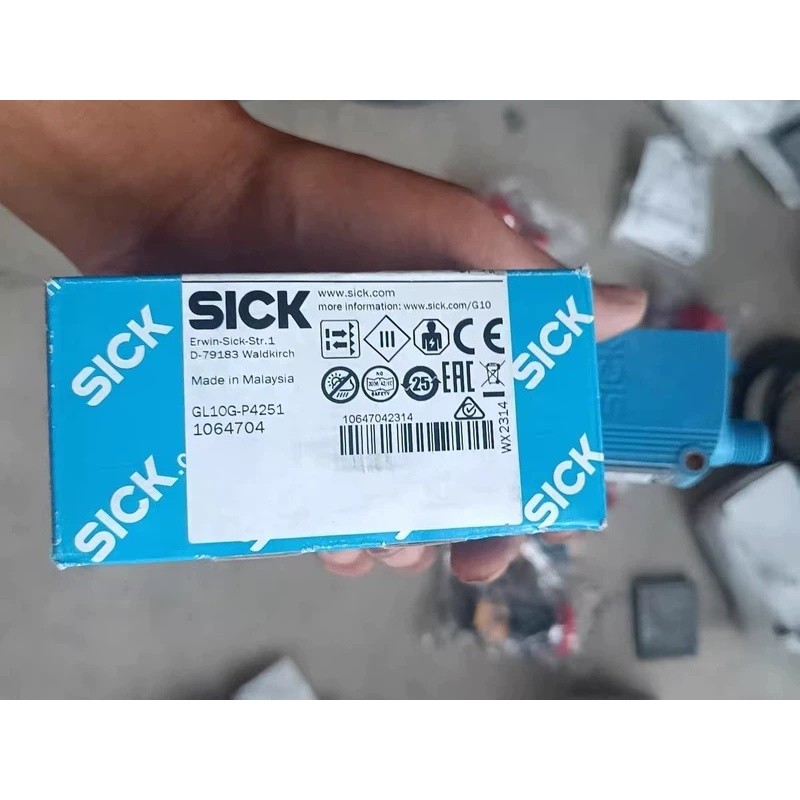 1PC New Sick GL10G-P4251 1064704 photoelectric sensor Fast Ship