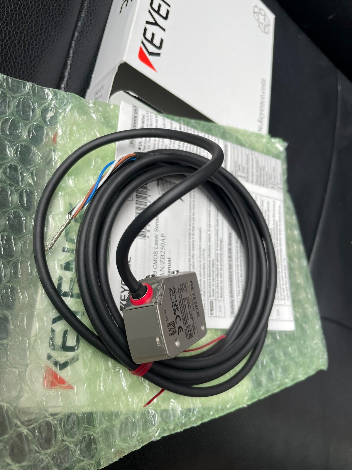 1PC NEW Keyence LR-ZB250AN Laser Sensor Expedited Shipping
