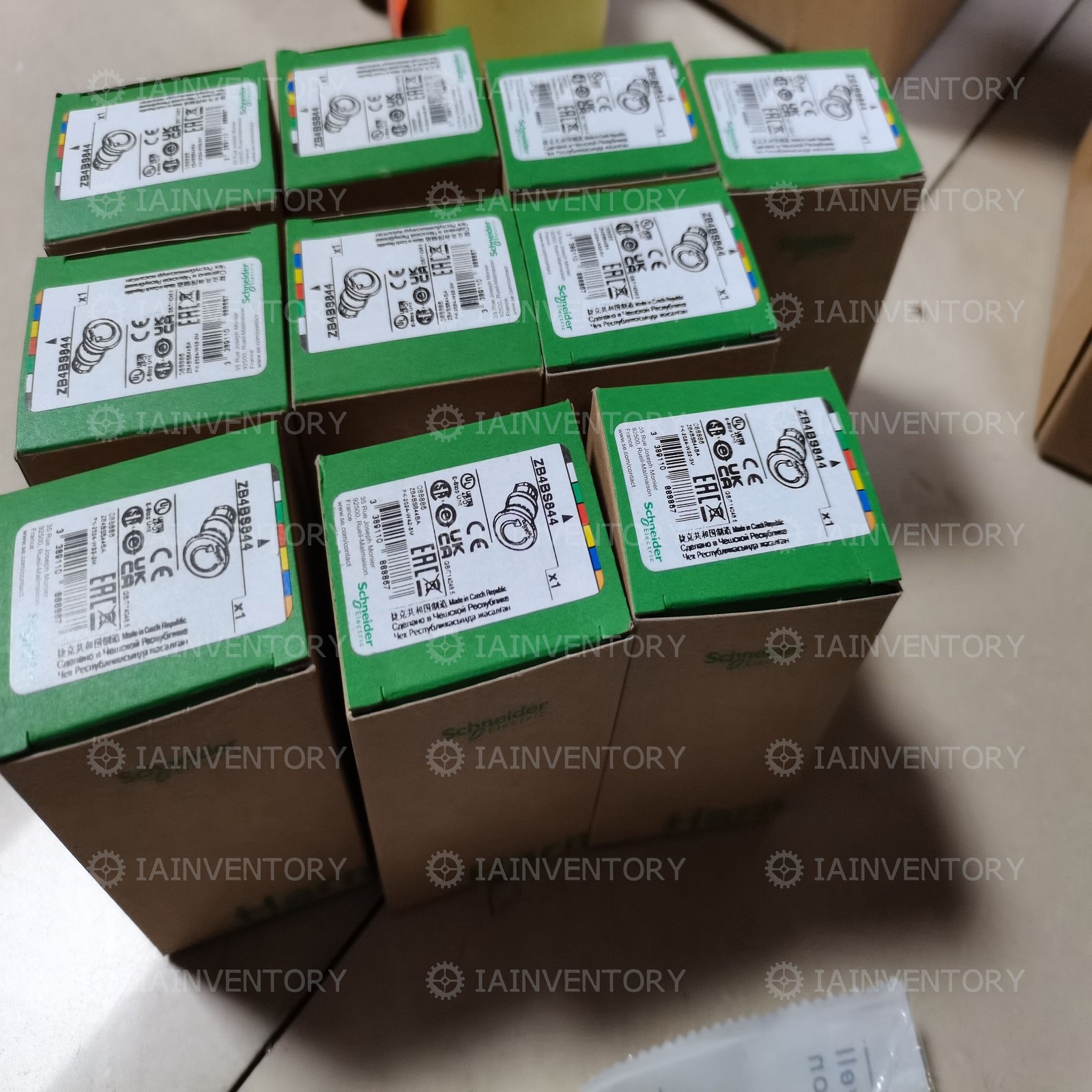 1 Unit NEW Schneider XB4BS8444 Local Shipping With Warranty