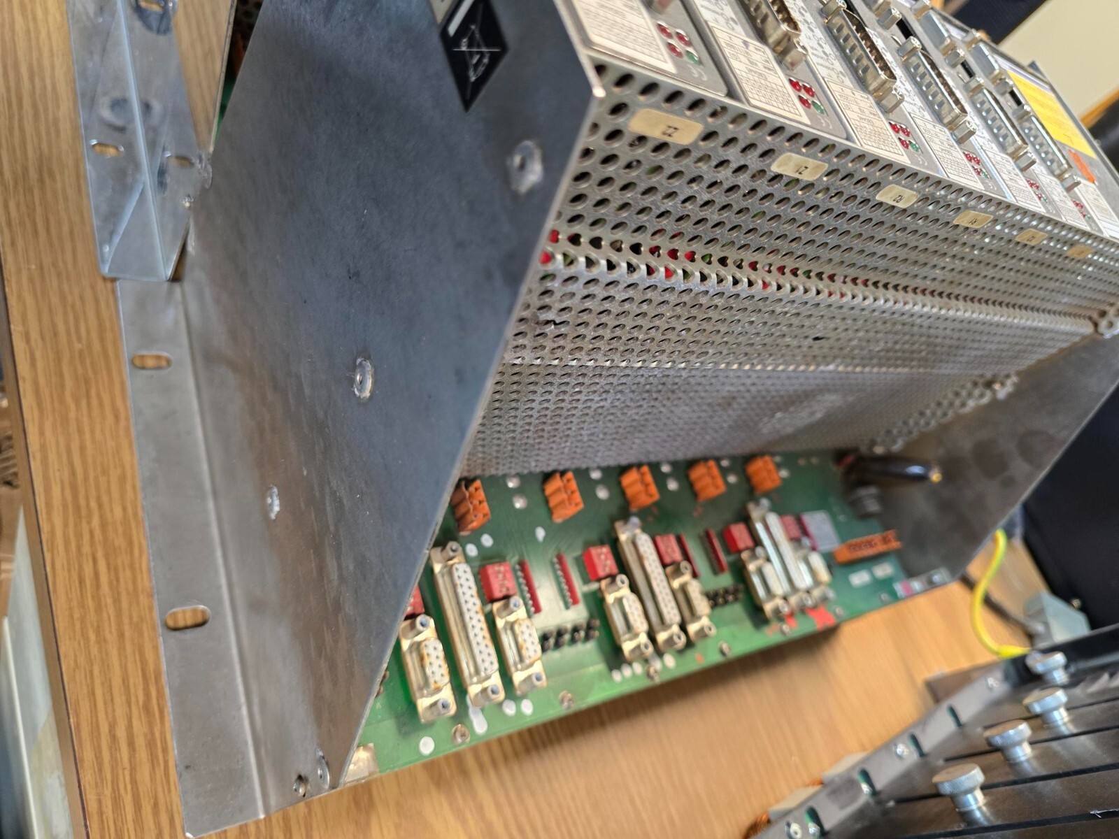 Amada HFB HFE empty Amplifier rack and Backplane E13874
