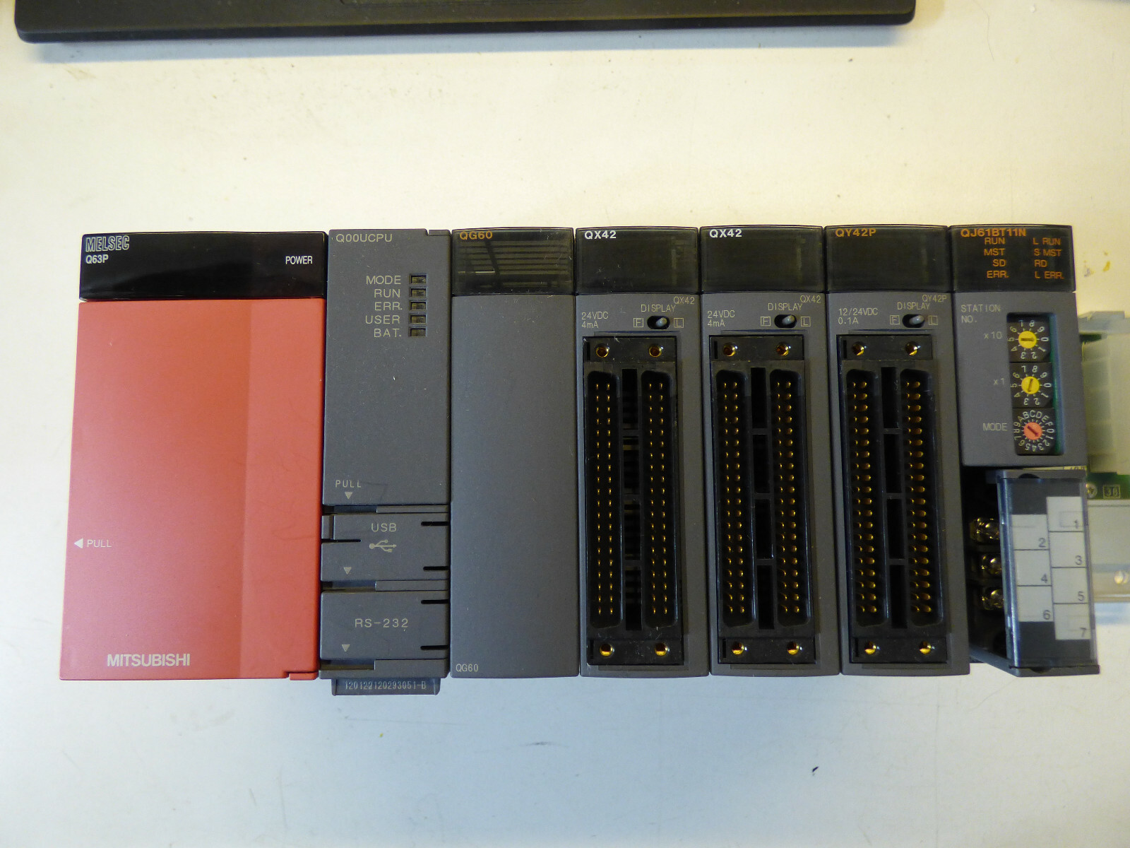 Mitsubishi Q00UCPU With Q63P 24 Volt DC And Modules QJ61BT11N QX42 QY42P