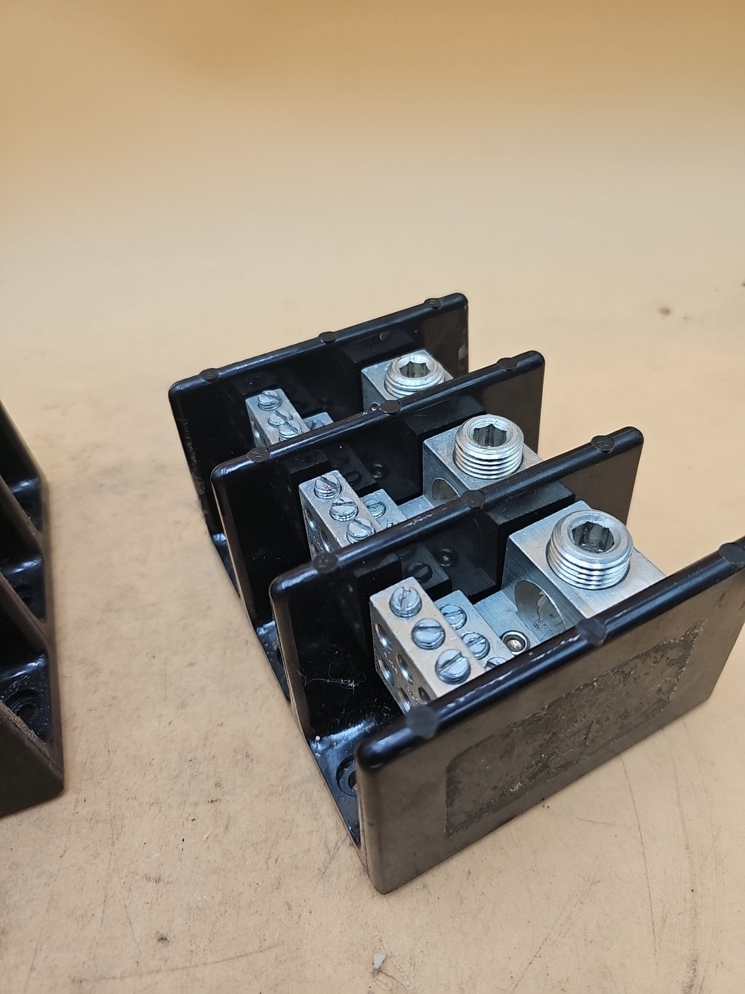 LOT OF 2 Cooper Busmann 16323-3 Power Distribution Blocks. *read*
