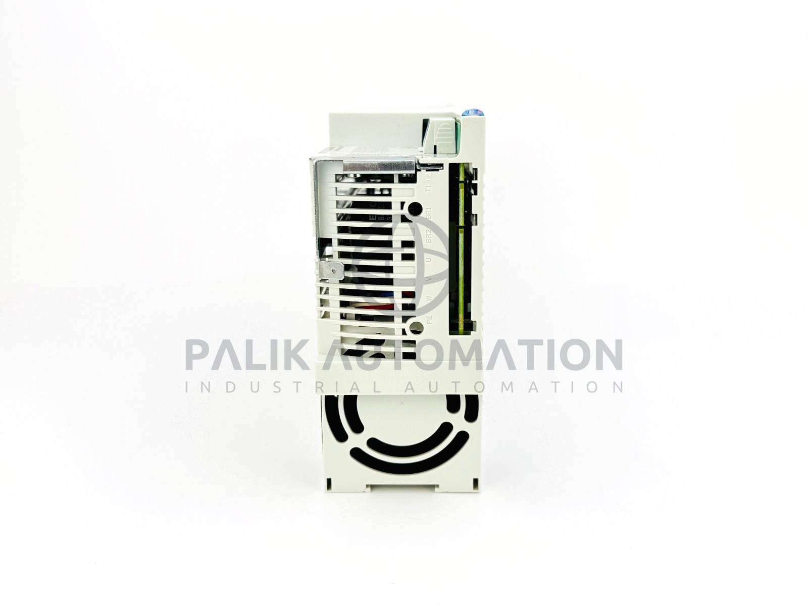 LENZE E82EV222K4C200 8200 Vector series 13436196 2.2kW E82EV222_4C200 NEW