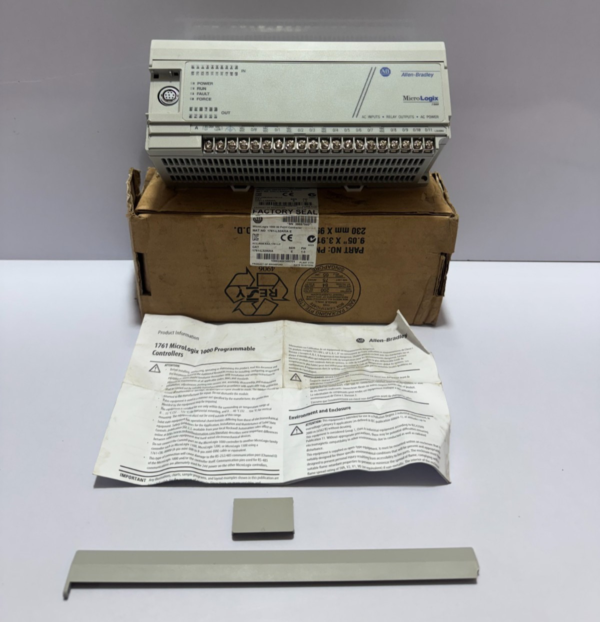 Allen Bradley 1761-L32AWA (MINOR DAMAGE) FAST SHIP BY FEDEX
