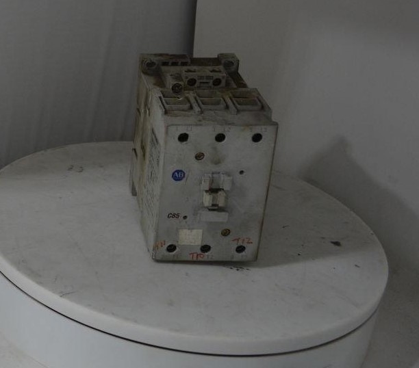 Allen Bradley 100-C85 3-Pole 600V Max IEC Contactor SEE NOTES