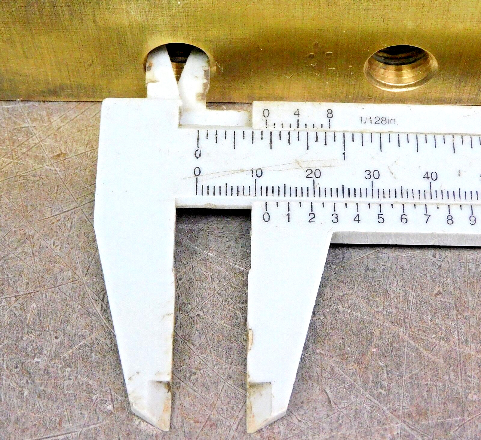 Brass Manifold 15 Port 1/4, 3/8, 1/2 in. NPT 8 in. L x 1-1/2 in. W