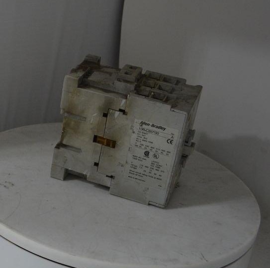 Allen Bradley 100-C85 3-Pole 600V Max IEC Contactor SEE NOTES