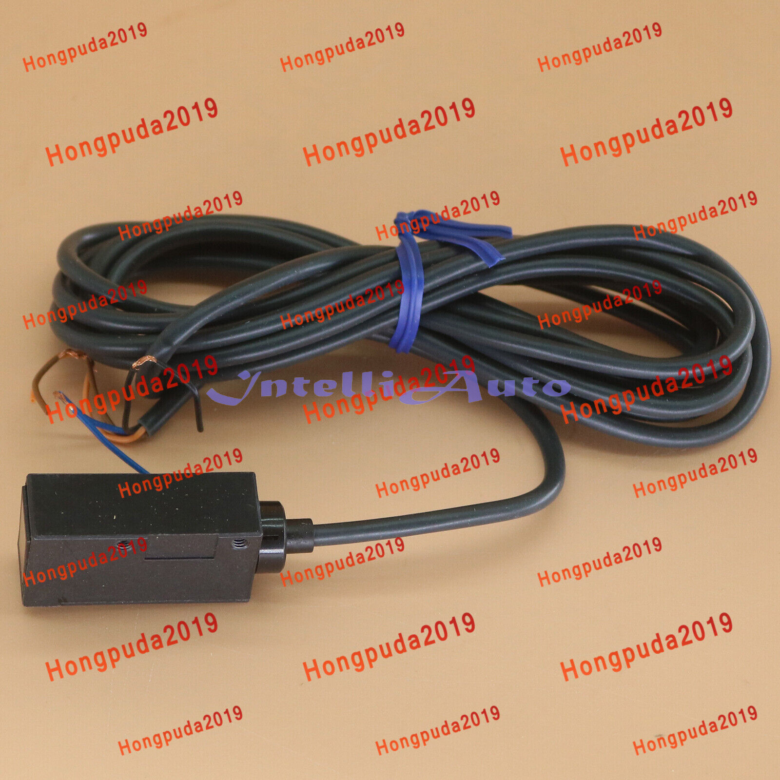 New 1PC Omron E3R-DS30E4 E3R-DS30E4 2m Photoelectric Sensor – Free Shipping