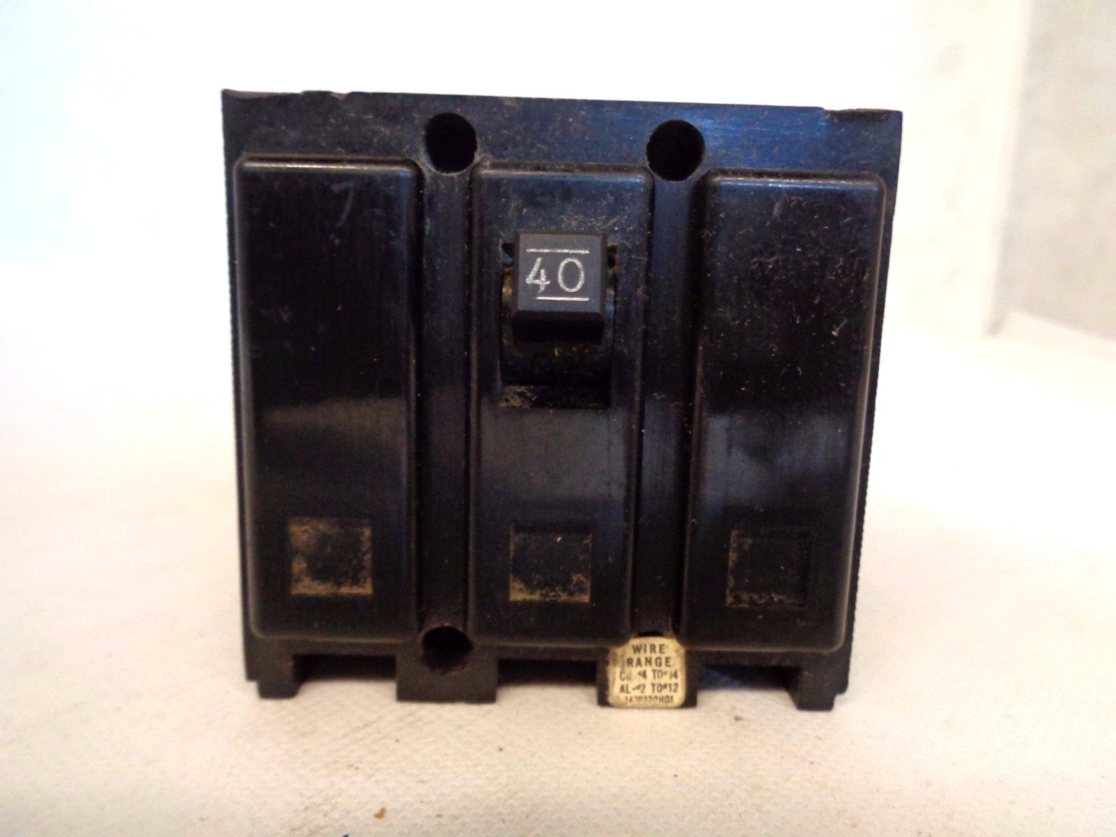 WESTINGHOUSE HQNP3040 3 POLE 40 AMP PLUG-IN CIRCUIT BREAKER