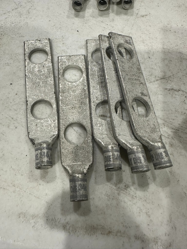 LOT OF 5 BURNDY YAV4CL2TC14E2FX LUGS B109