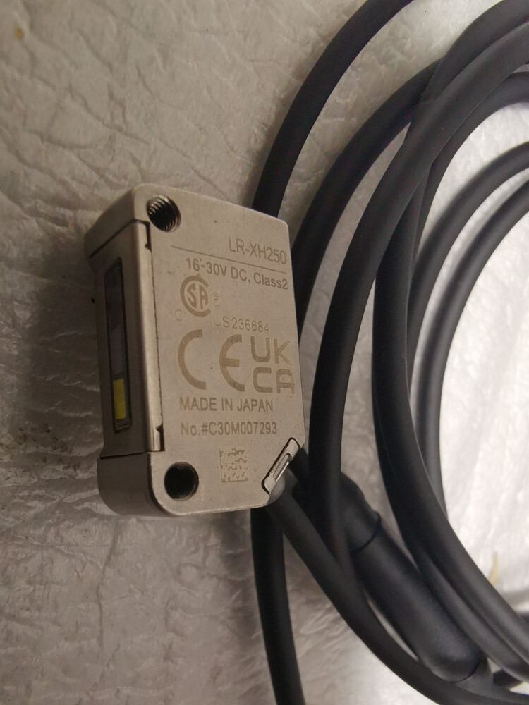 Keyence LR-XH250 Laser Sensor tested