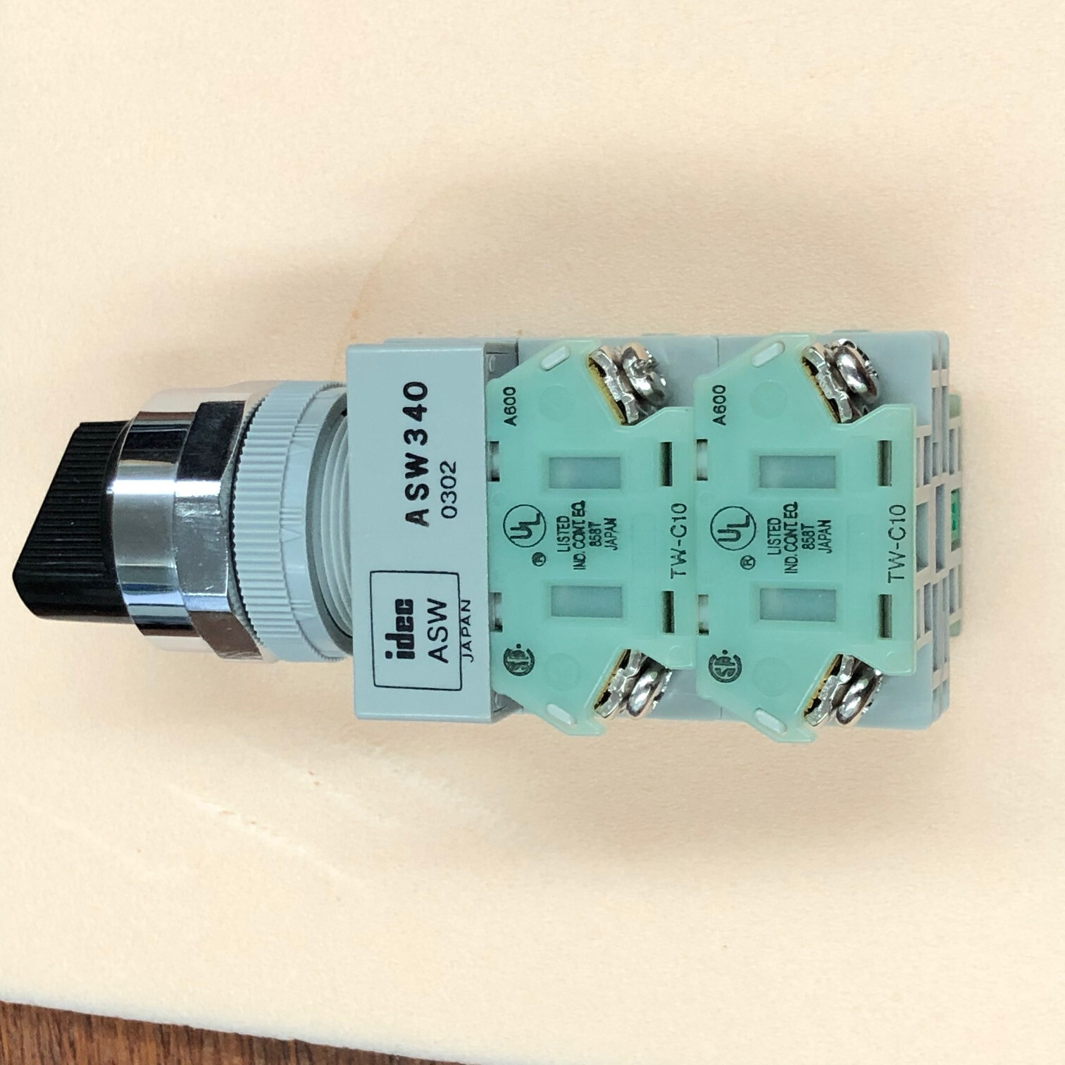 1pc IDEC ASW340 4-POLE SELECTOR SWITCH NOS**