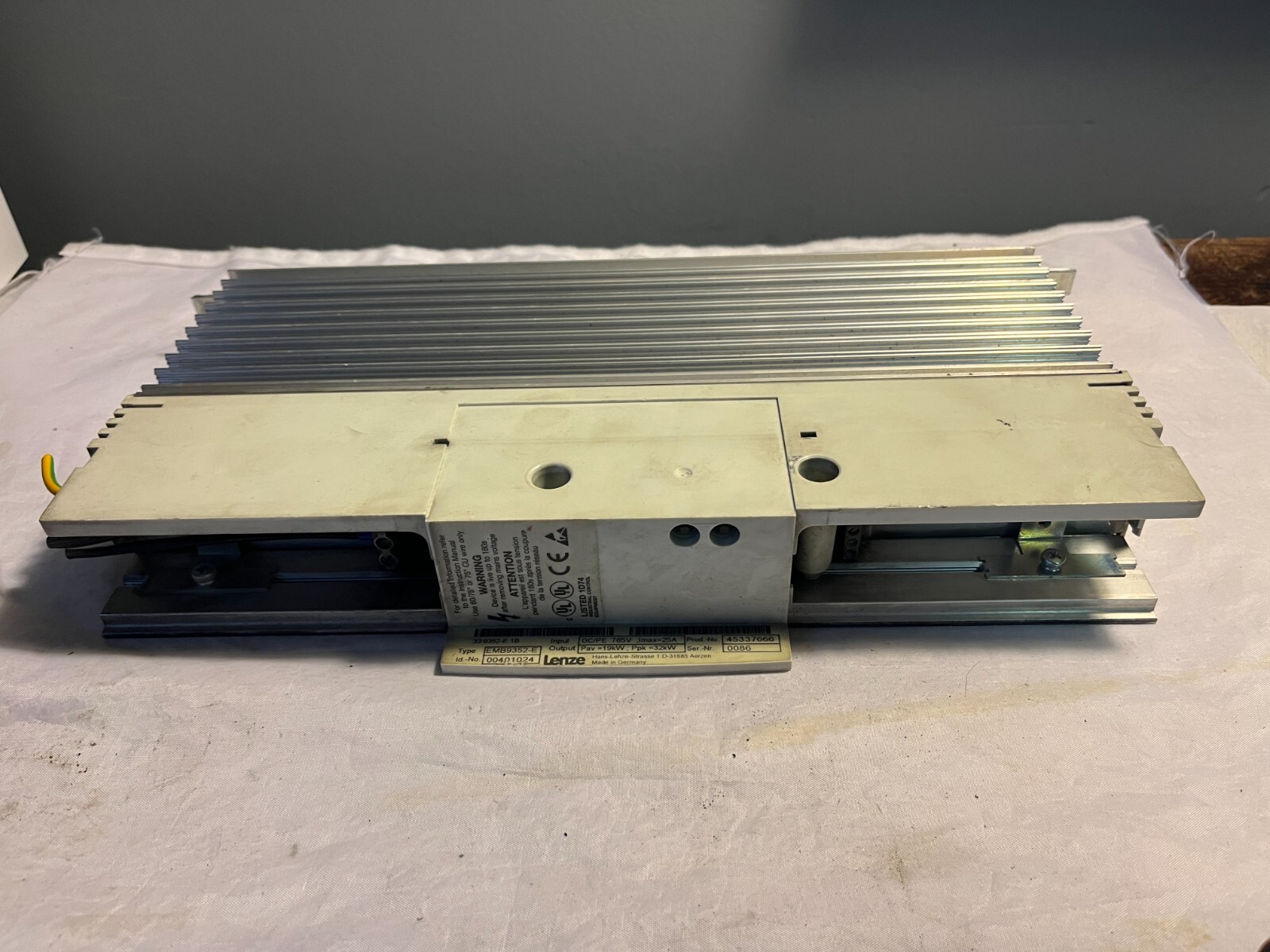 LENZE EMB9352-E D-40667 ID 13063816 PROD 02428915 765V 25A BRAKE MODULE PLC