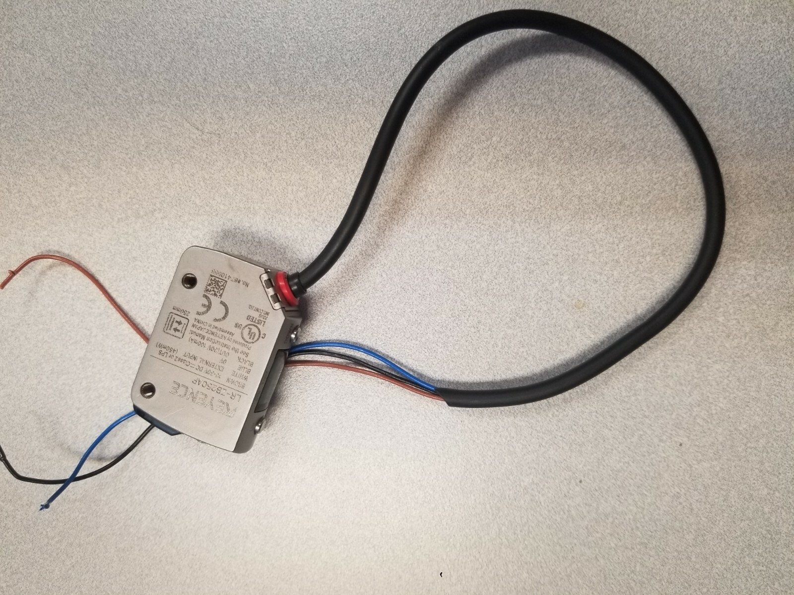 KEYENCE LR-ZB250AP Self-Contained Laser Sensor w/ I-Datum, 250mm range, PNP