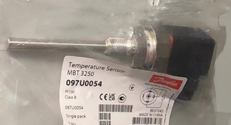 Danfoss MBT3250 Temperature Sensor 097U0054 UPS Shipping –