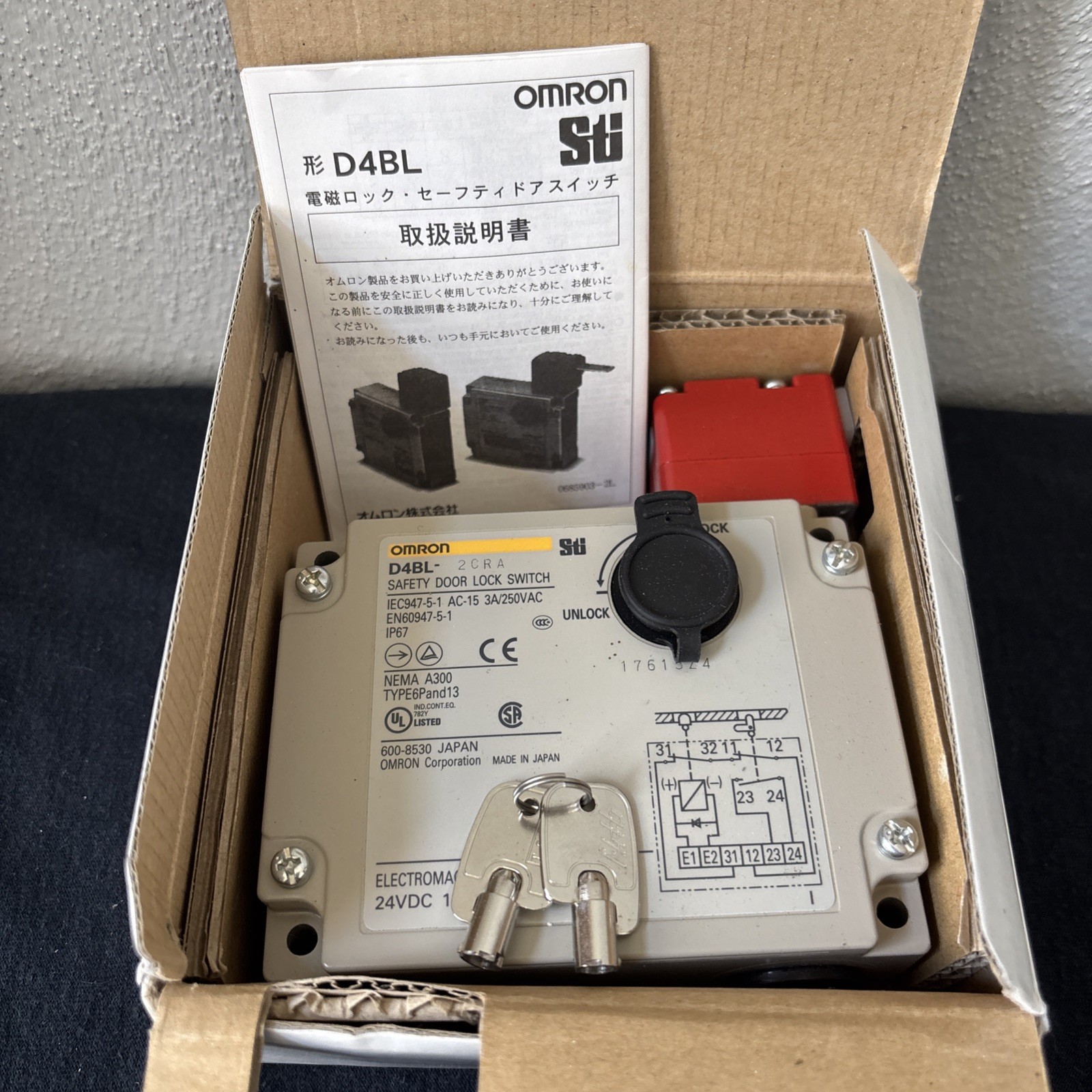 Omron D4BL-2CRA Guard Lock Safety Door Lock Switch NEW In Box