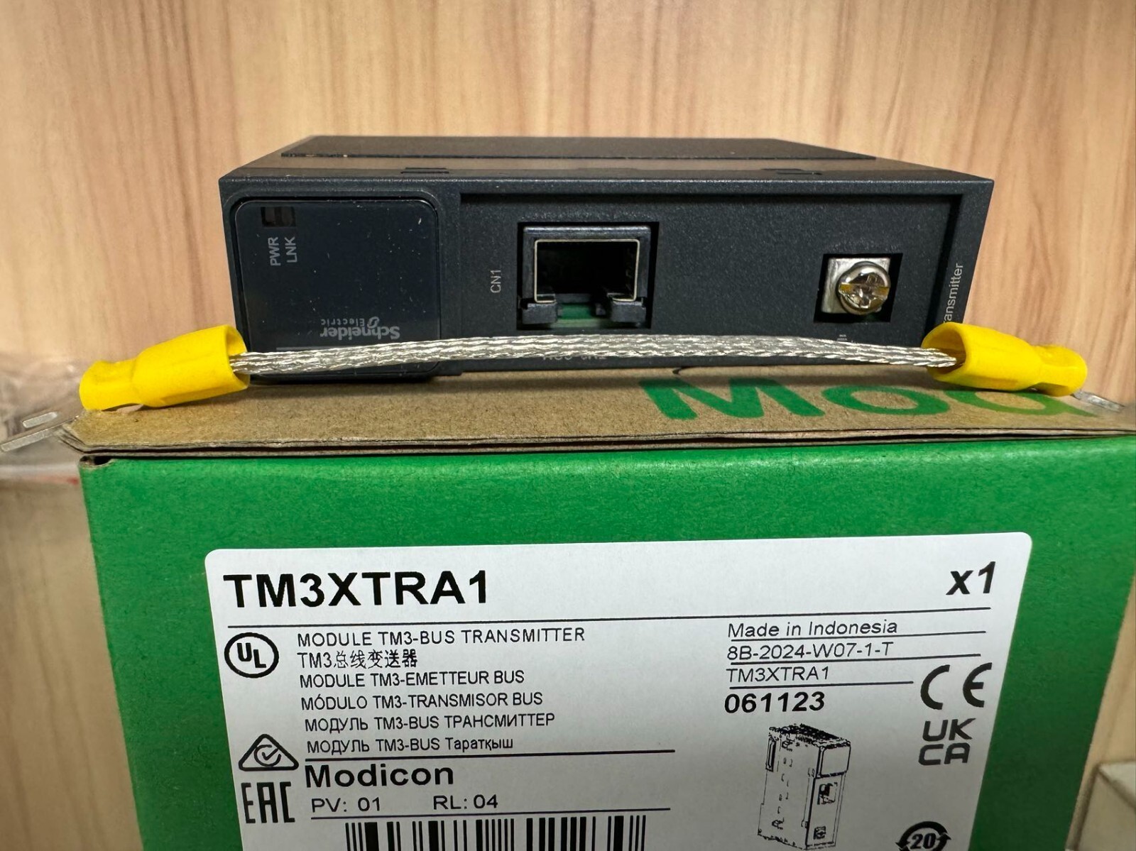 For NEW Schneider Programmable Logic Controller Module TM3XTRA1 With box
